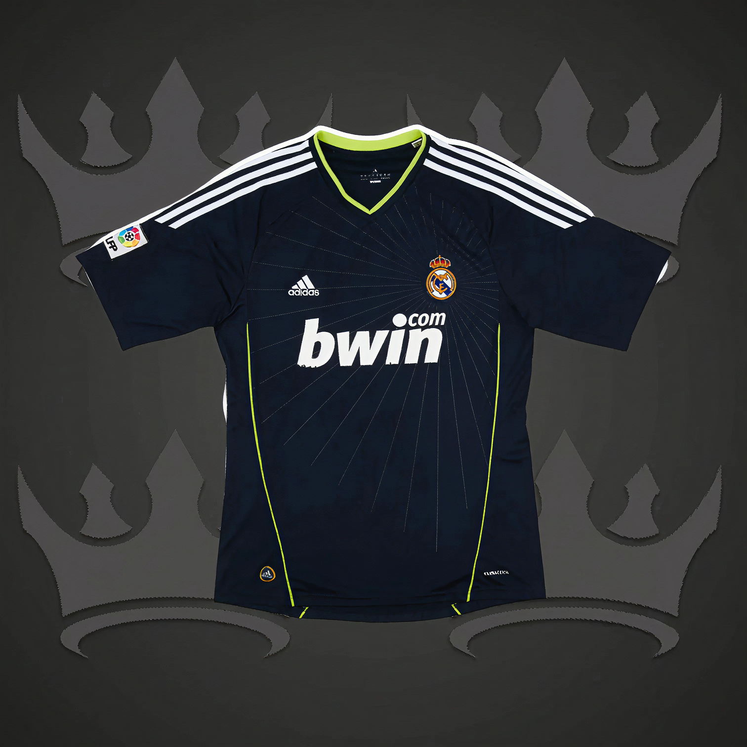 Real Madrid 2010/11 Away Retro Kit
